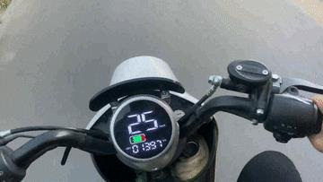 The reporter rode a new national standard electric bicycle on the street to carry out experiments. According to the speed of 25 km/h, it was found that many electric bicycles quickly surpassed the reporter's vehicles.