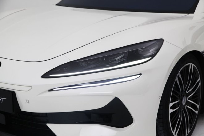 Mainly luxury and performance, static real shot Z9GT